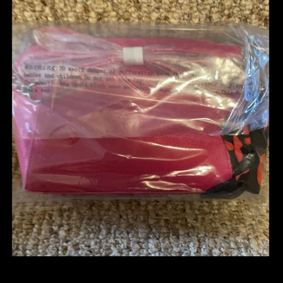 NWT Betsey Johnson Anaya Crossbody with Lips Scarf - Picture 4 of 6